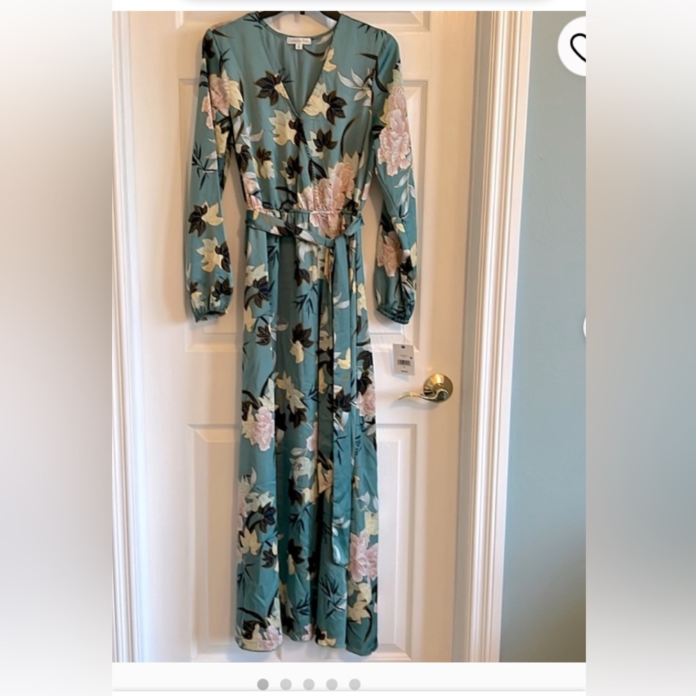 Beautiful new! Silky floral maxi dress